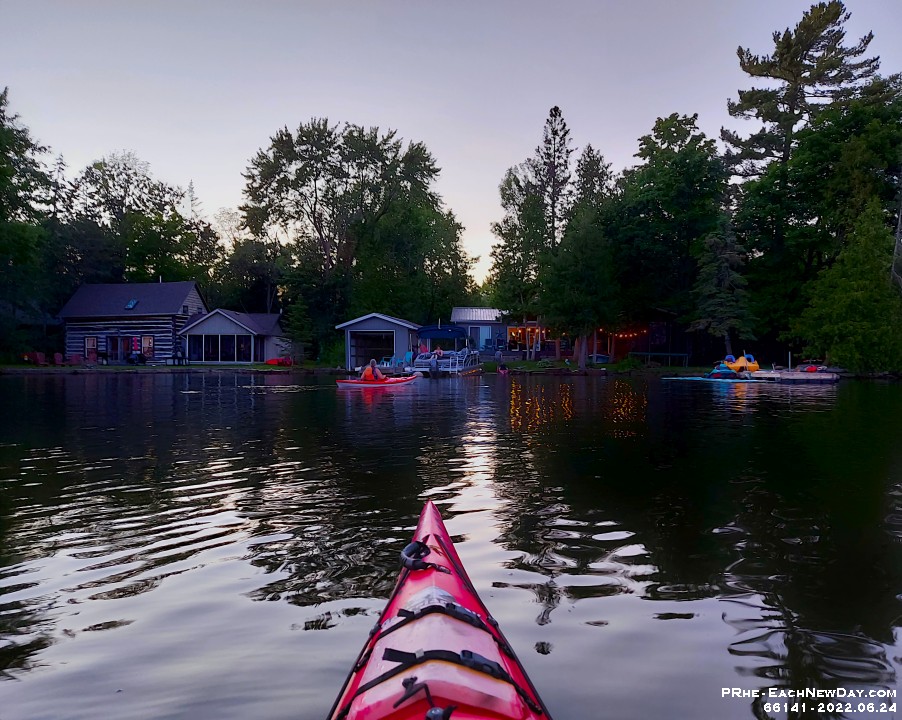 66141RoCrLeNrUsm - Sunset paddle with Lynn - Nick at the cottage
